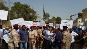 Libya: Protestors shut oilfield over pay row