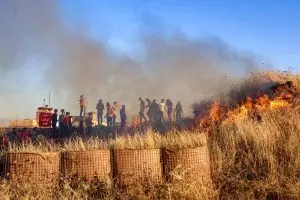 Turkey closes Syria border following violent clashes   
