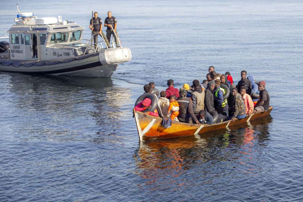 Tunisian authorities rescue 17 migrants following boat accident