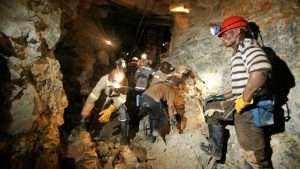 South Africa: 100 dead and 500 trapped in illegal gold mine