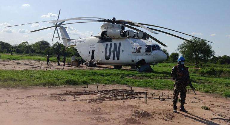 Violence continues in South Sudan with UN helicopter shot at