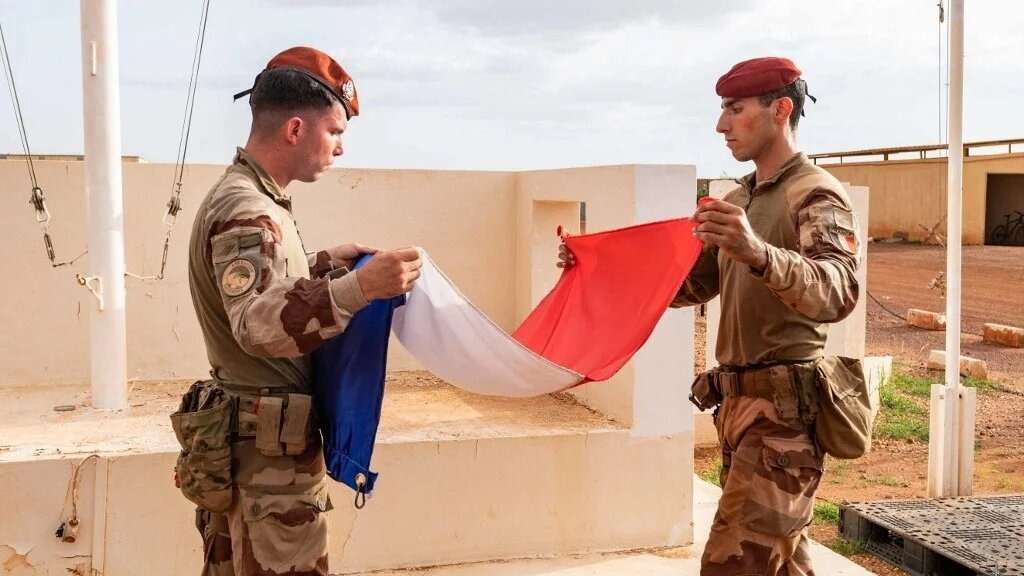 France hands back two out of five army bases to Senegal