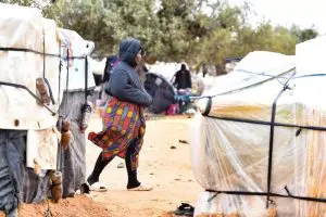 Tunisia reportedly sets fire to migrant camps