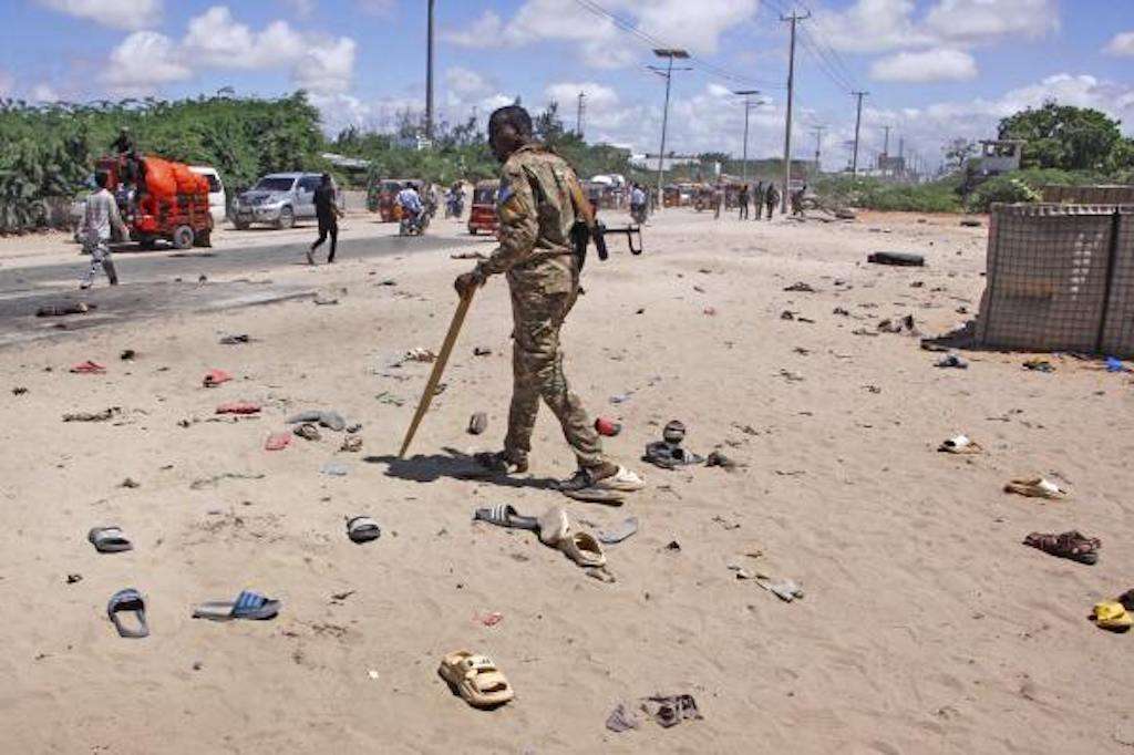 Suicide bomb blast in Somalia kills at least 13 people Suicide bomb blast in Somalia kills at least 13 people