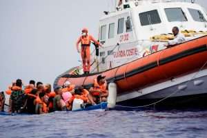 Mediterranean: 54 migrants rescued from oil platform