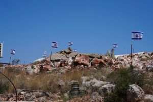 Israeli settlers step up raids on Palestinian homes