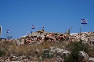 Israeli settlers step up raids on Palestinian homes