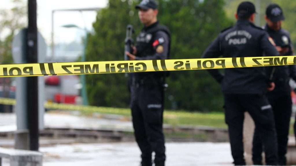 Turkey cracks down on Islamic State, arrests 39 suspects Turkey cracks down on Islamic State, arrests 39 suspects