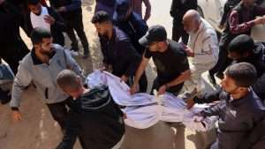 Israeli forces kill 33 in Gaza, as aid crisis continues