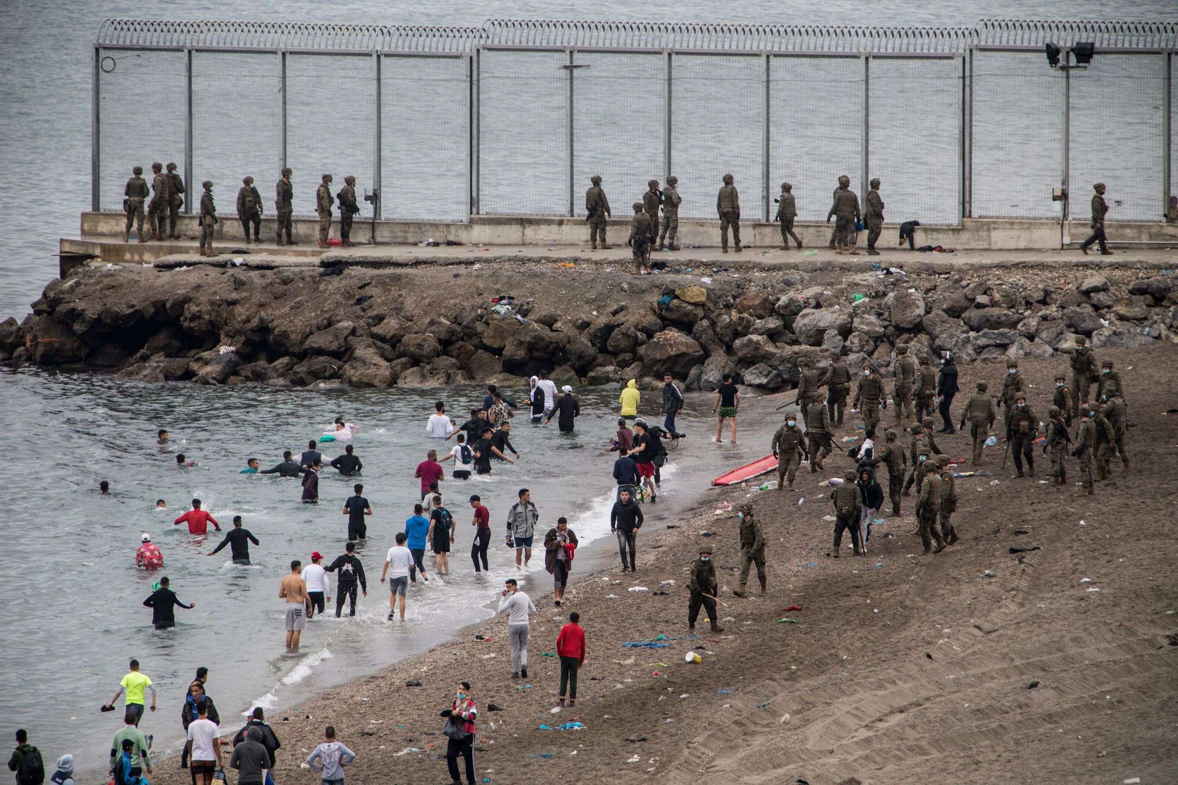 migrants cross into Ceuta 