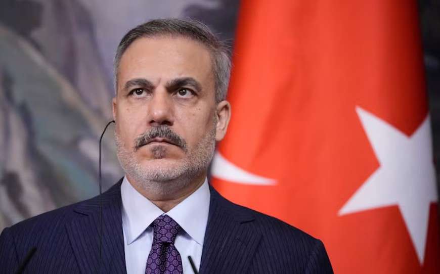 Turkey pledges to stop any attempt to split up Syria