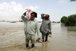 Pakistan floods leave over 300 dead as rescue efforts continue