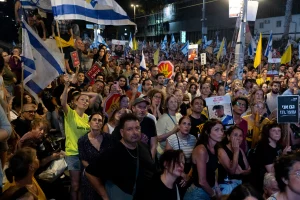 Israel: Huge crowds call for end to Gaza conflict