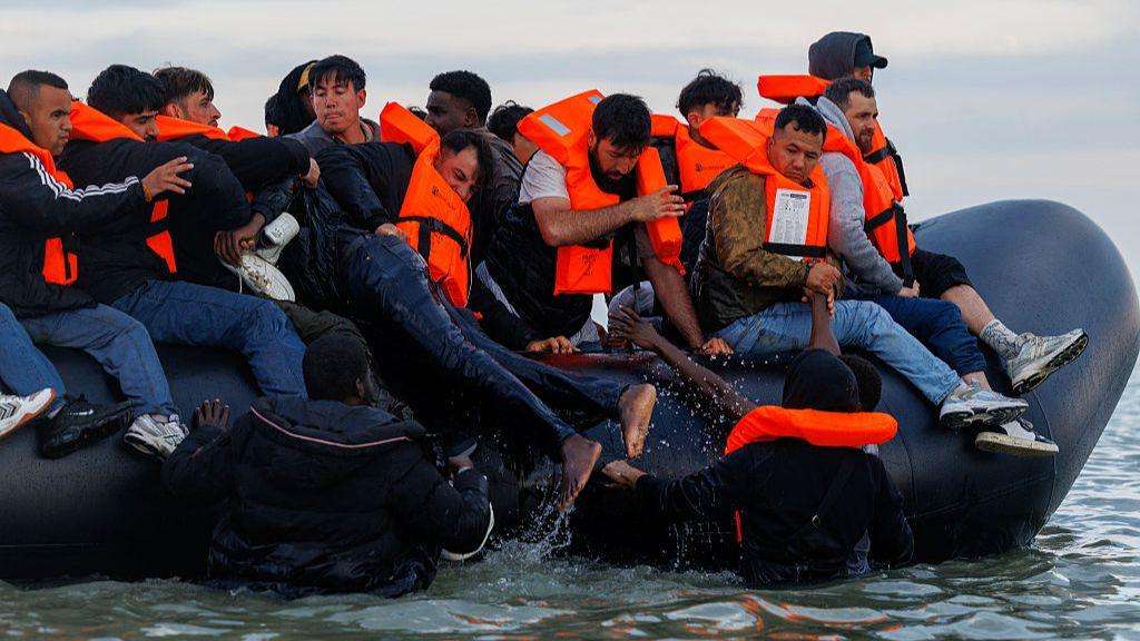 UK goverment and Iraq strike migrant return agreement
