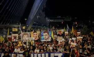 Israelis urge Netanyahu to secure Gaza hostage deal in rally