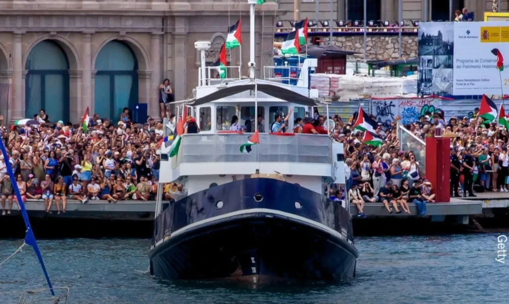 People of Tunisia welcome flotilla carrying aid to Gaza People of Tunisia welcome flotilla carrying aid to Gaza