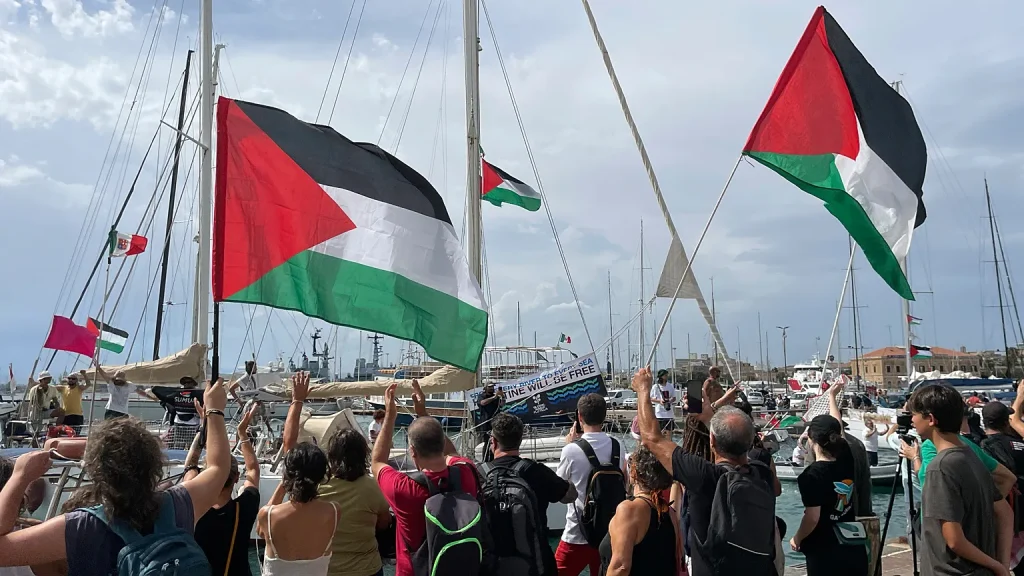 Aid flotilla sets sail from Tunisia to Gaza Aid flotilla sets sail from Tunisia to Gaza