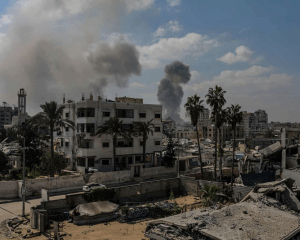 Israeli airstrikes cause thousands to flee Gaza City