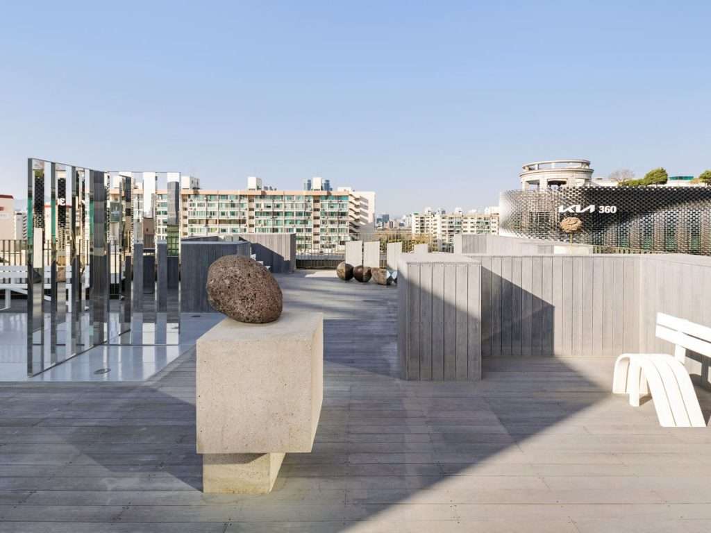 Tunisian artist opens solo exhibition in Korea