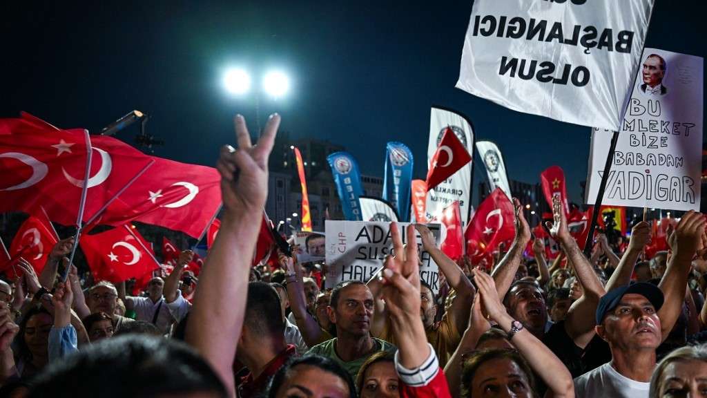 Turkey’s opposition HQ under police ‘siege’