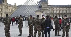 Thieves steal “priceless” jewels from the Louvre in Paris