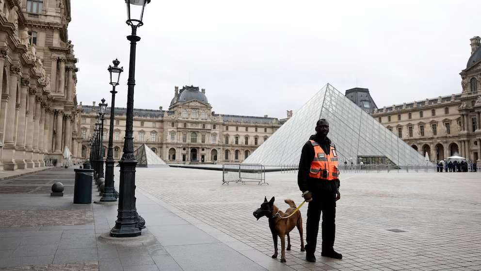 Louvre reopens after millions stolen in jewellery theft in Paris Louvre reopens after millions stolen in jewellery theft in Paris