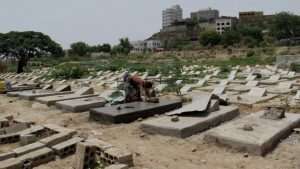 Yemen: hundreds of bodies buried by Houthis in mass graves