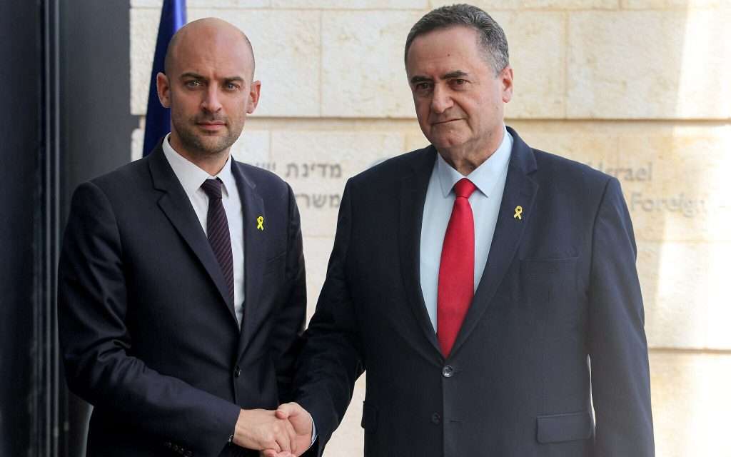 France sends military and civilian personnel to Israel