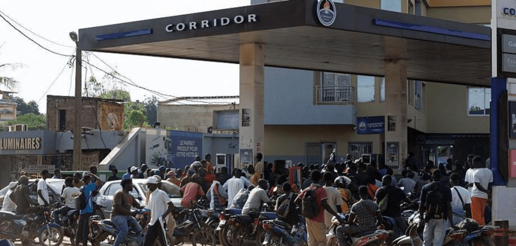 Mali: US embassy urges citizens to flee over blockade