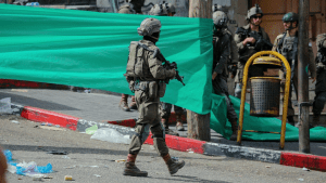 Israeli army raids homes of Palestinian prisoners