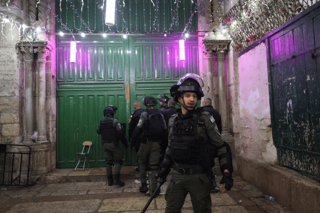 Israeli settlers storm Al-Aqsa mosque under police protection Israeli settlers storm Al-Aqsa mosque under police protection