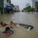 Floods in southern Thailand Kill 33 people