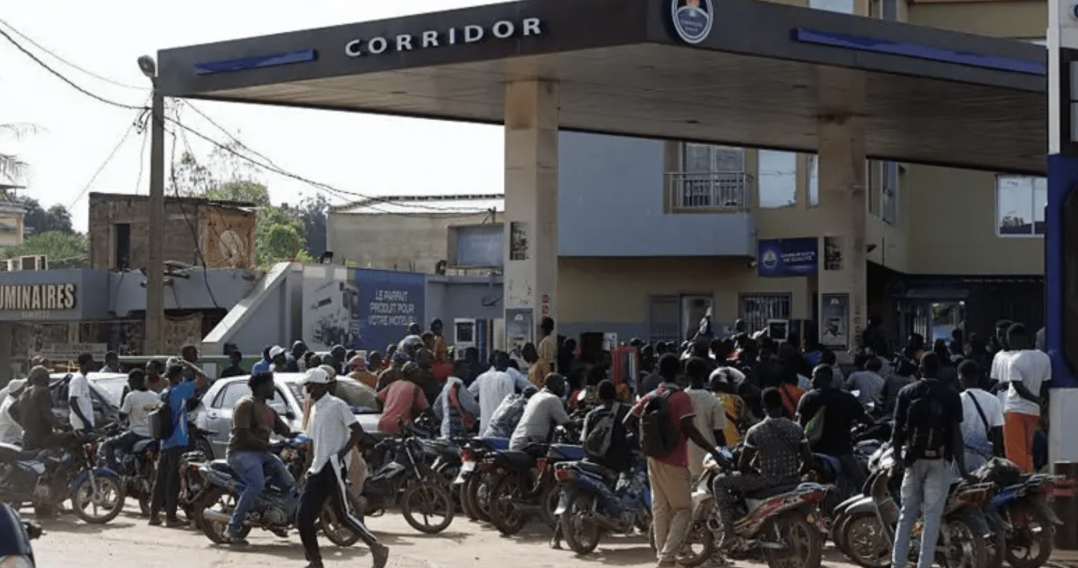 France tells its nationals to flee Mali over security concerns