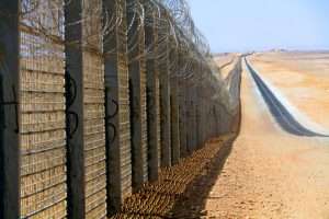 Israel turns Egypt border into closed military zone