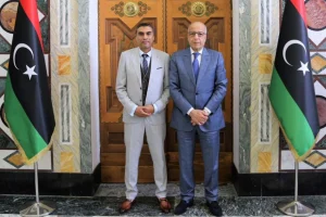 Libyan Tripoli and Benghazi governments sign finance deal