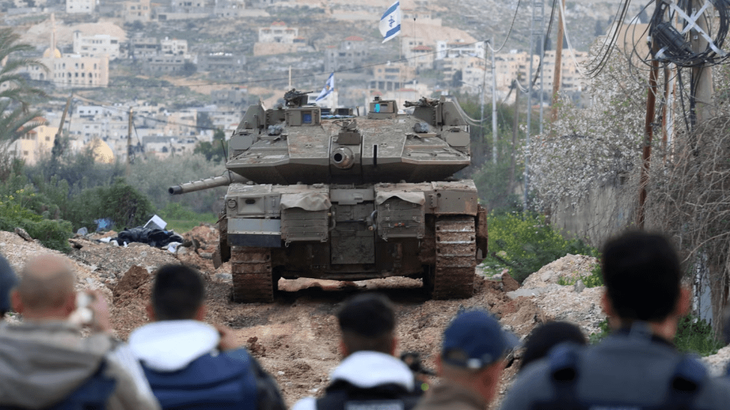 Israeli forces advance into Syrian villages